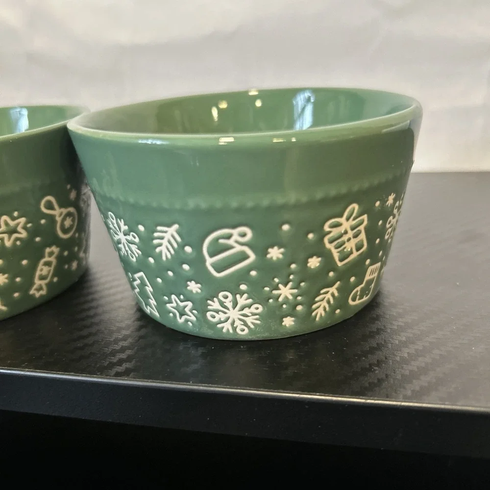 Set Of 3 Holiday Style Christmas Ramekins ‎ Green With Snowflakes Hats New